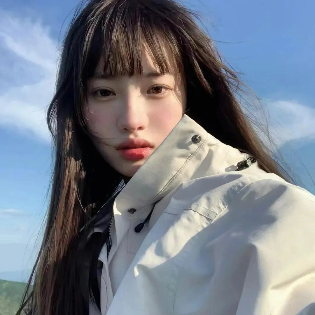 八重子的低音海报